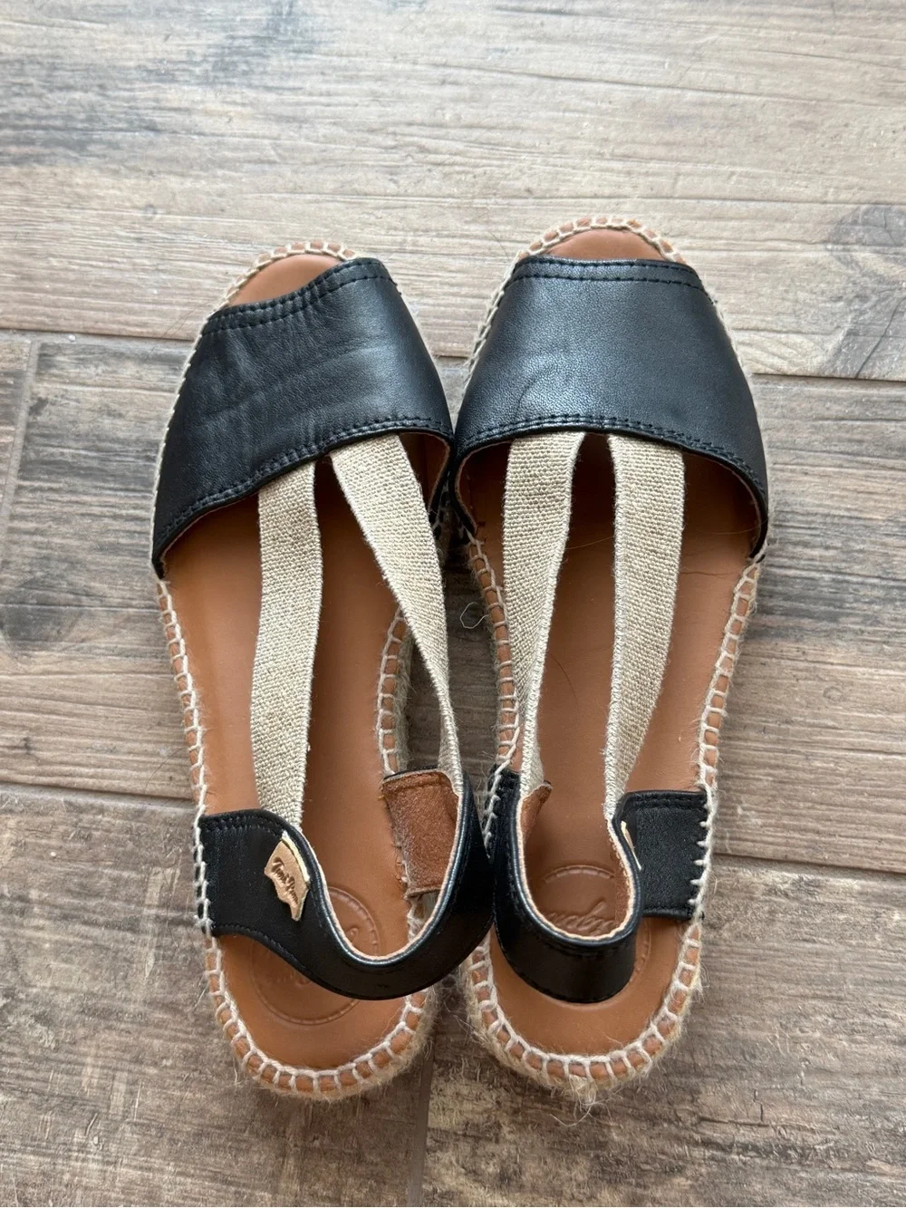 Toni Pons FLAT LEATHER SANDAL WITH ELASTICS - ETNA